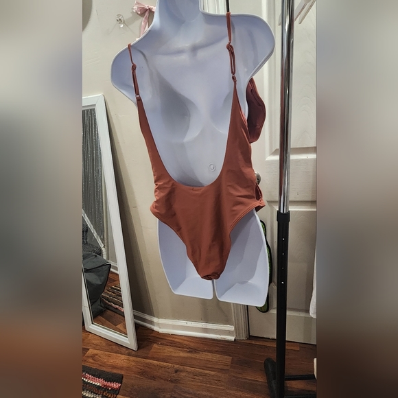 Aarie bathing suit - Picture 3 of 3